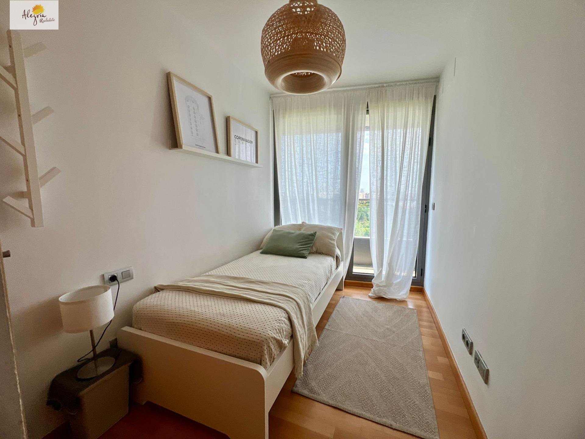 Huoneisto Mislata, Valencia, Espanja 1 makuuhuone, 110 m2 No. 167648