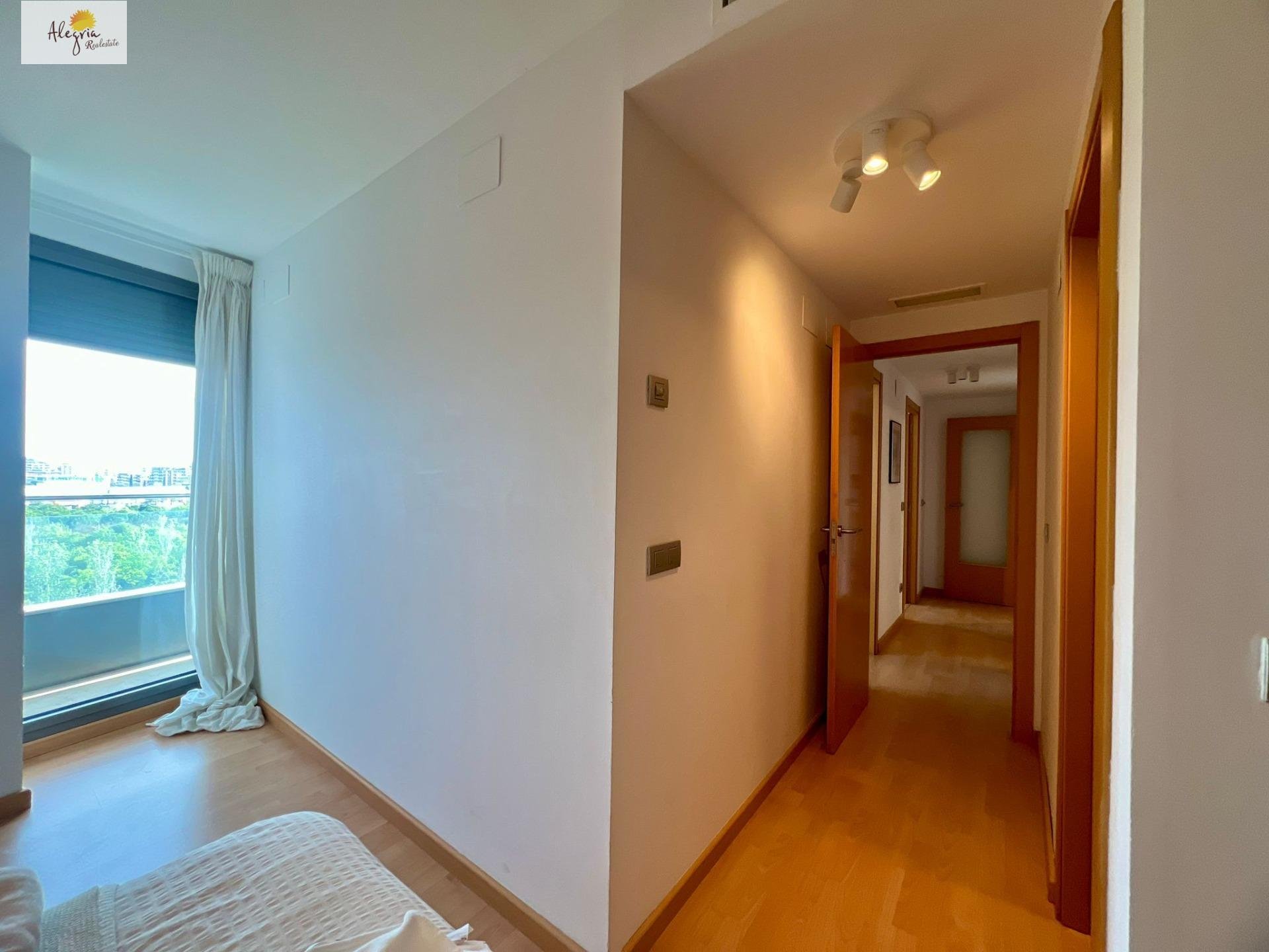 Huoneisto Mislata, Valencia, Espanja 1 makuuhuone, 110 m2 No. 167648
