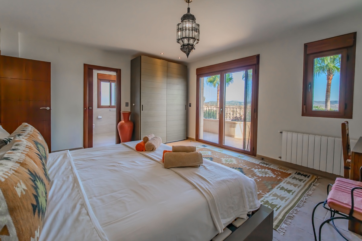 Villa a Torremendo, Alicante, Spagna 6 camere da letto, 350 mq. N° 195440