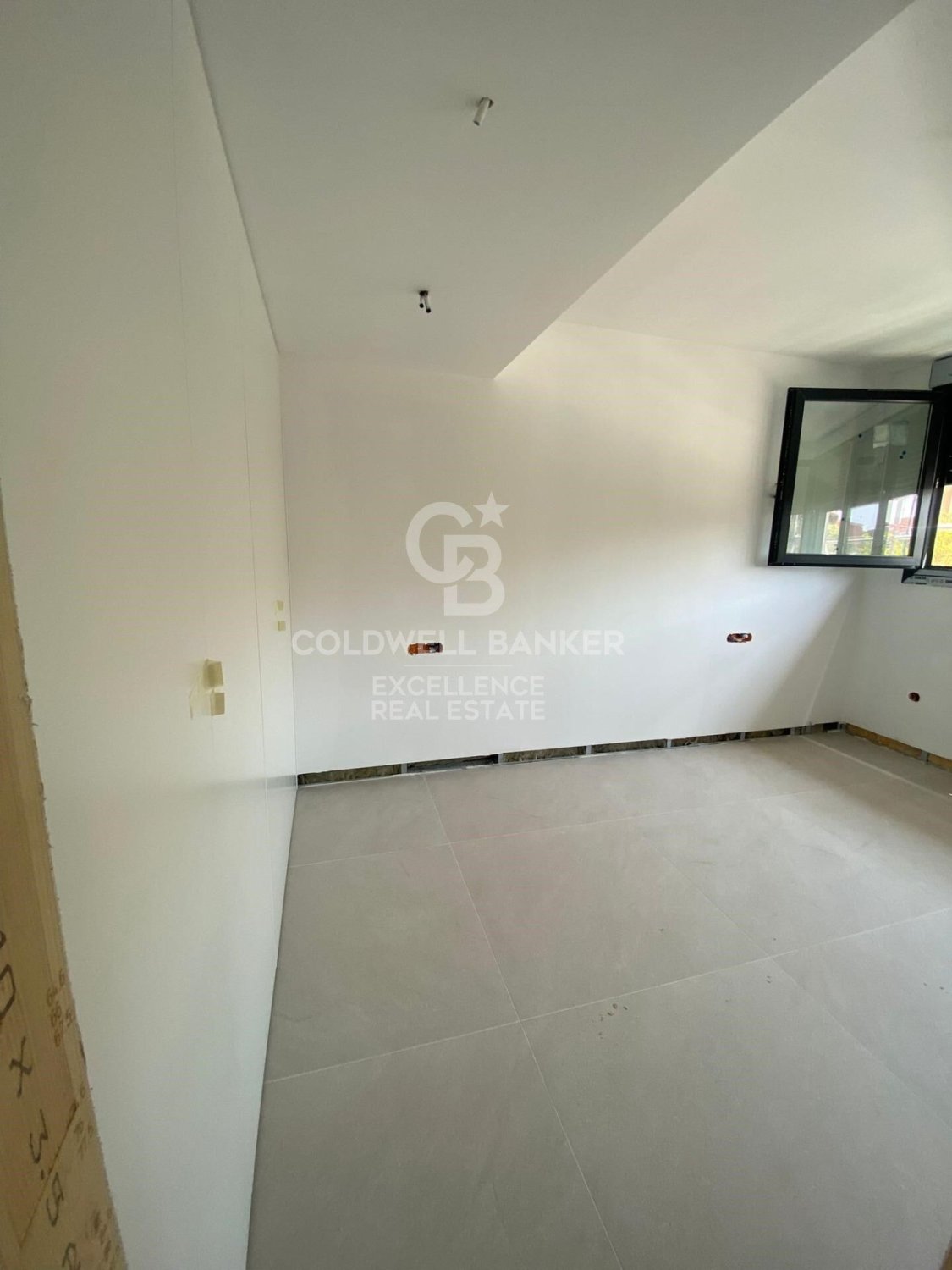 Kaupunkipientalo Benisano, Valencia, Espanja 3 makuuhuonetta, 270 m2 No. 157367