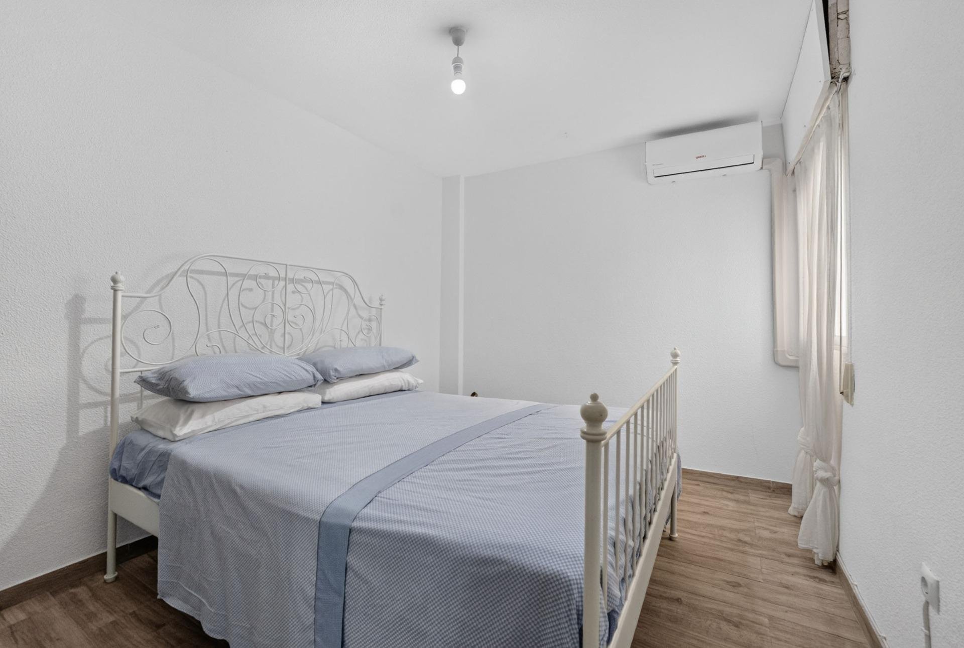 Apartment in Torrevieja, Alicante, Spain 3 bedrooms, 117 sq.m. No. 194899