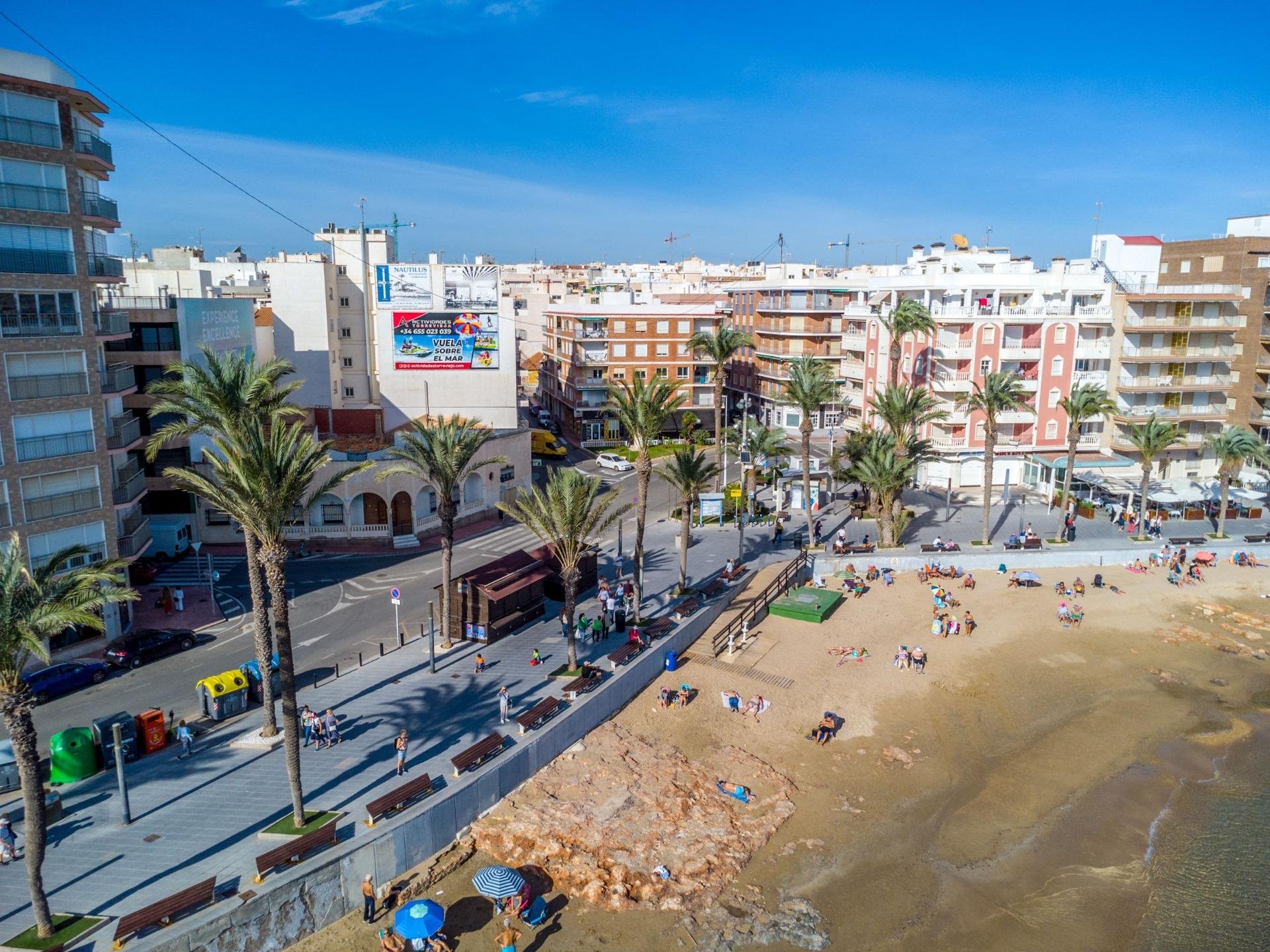 Apartment in Torrevieja, Alicante, Spain 3 bedrooms, 117 sq.m. No. 194899