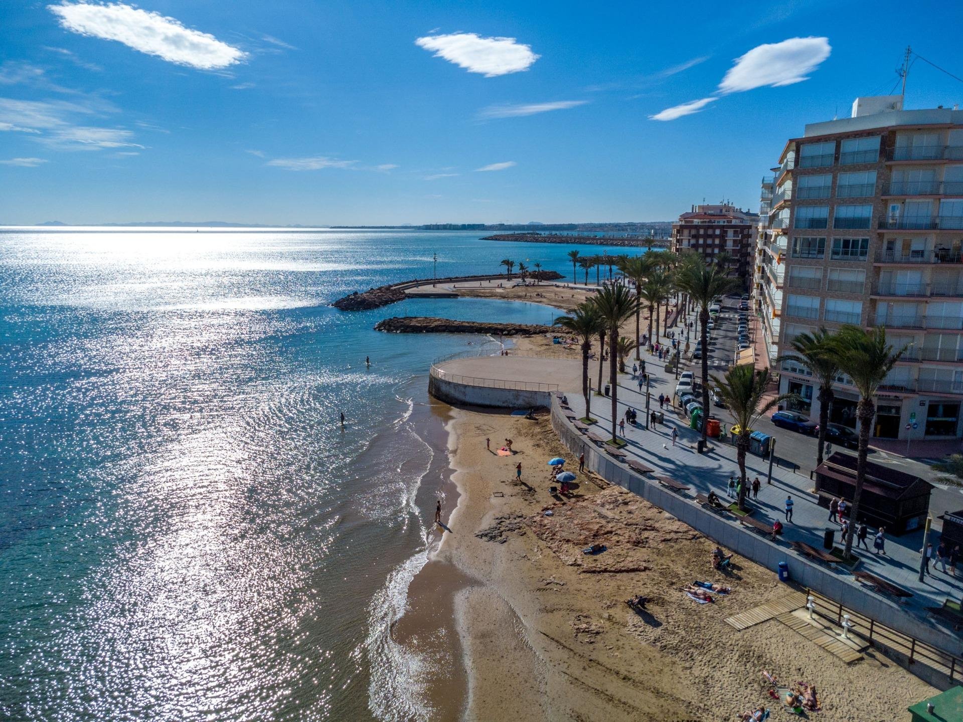 Apartment in Torrevieja, Alicante, Spain 3 bedrooms, 117 sq.m. No. 194899