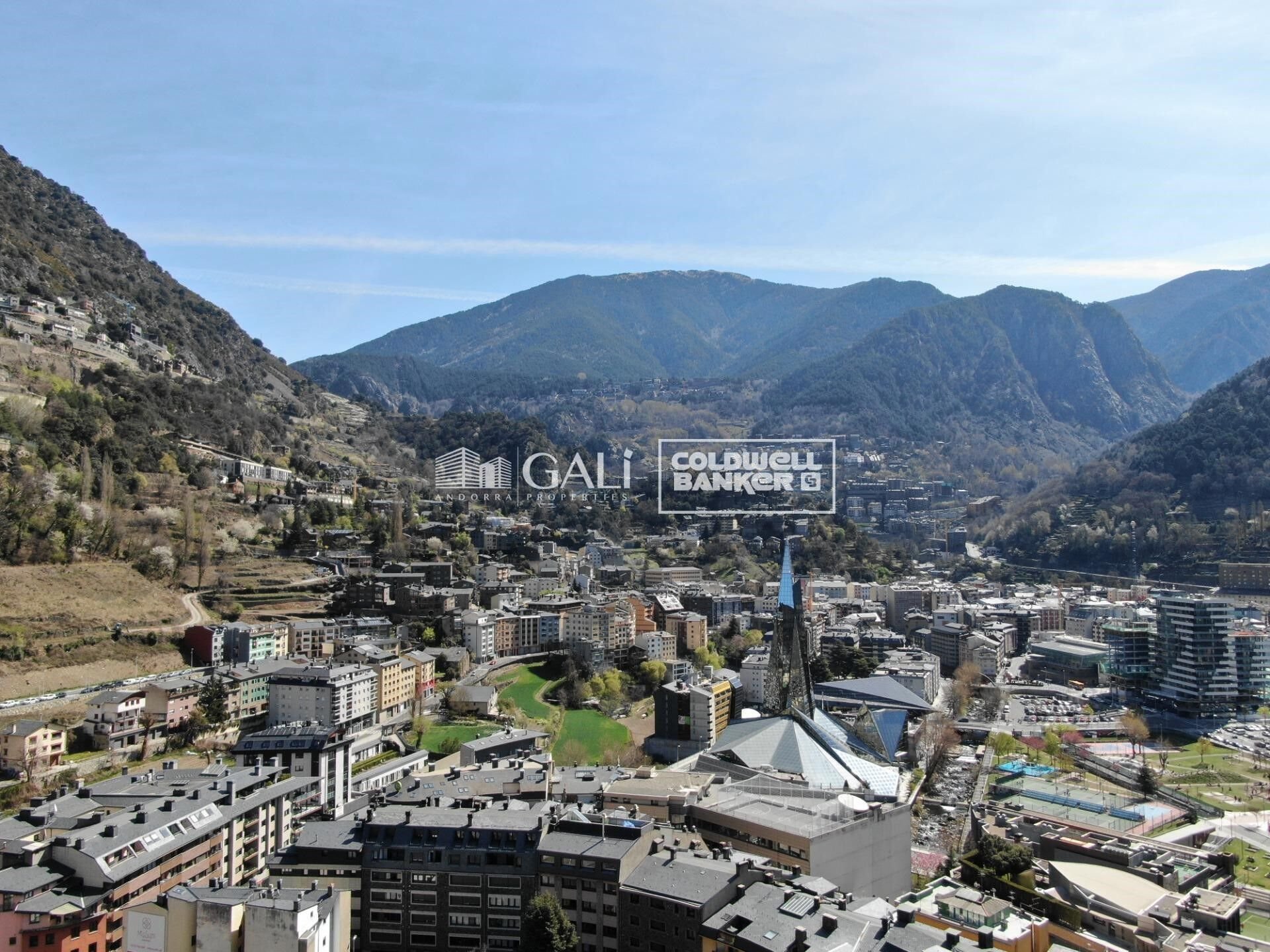 Сasa en Principado De Andorra (Ninguna Poblacion Tiene C.P.), Lérida, España 4 dormitorios, 216 m2 No. 156993
