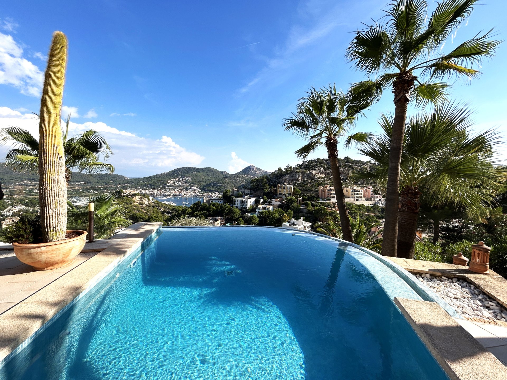 Villa in Mallorca, Spain 5 bedrooms, 350 sq.m. No. 193646