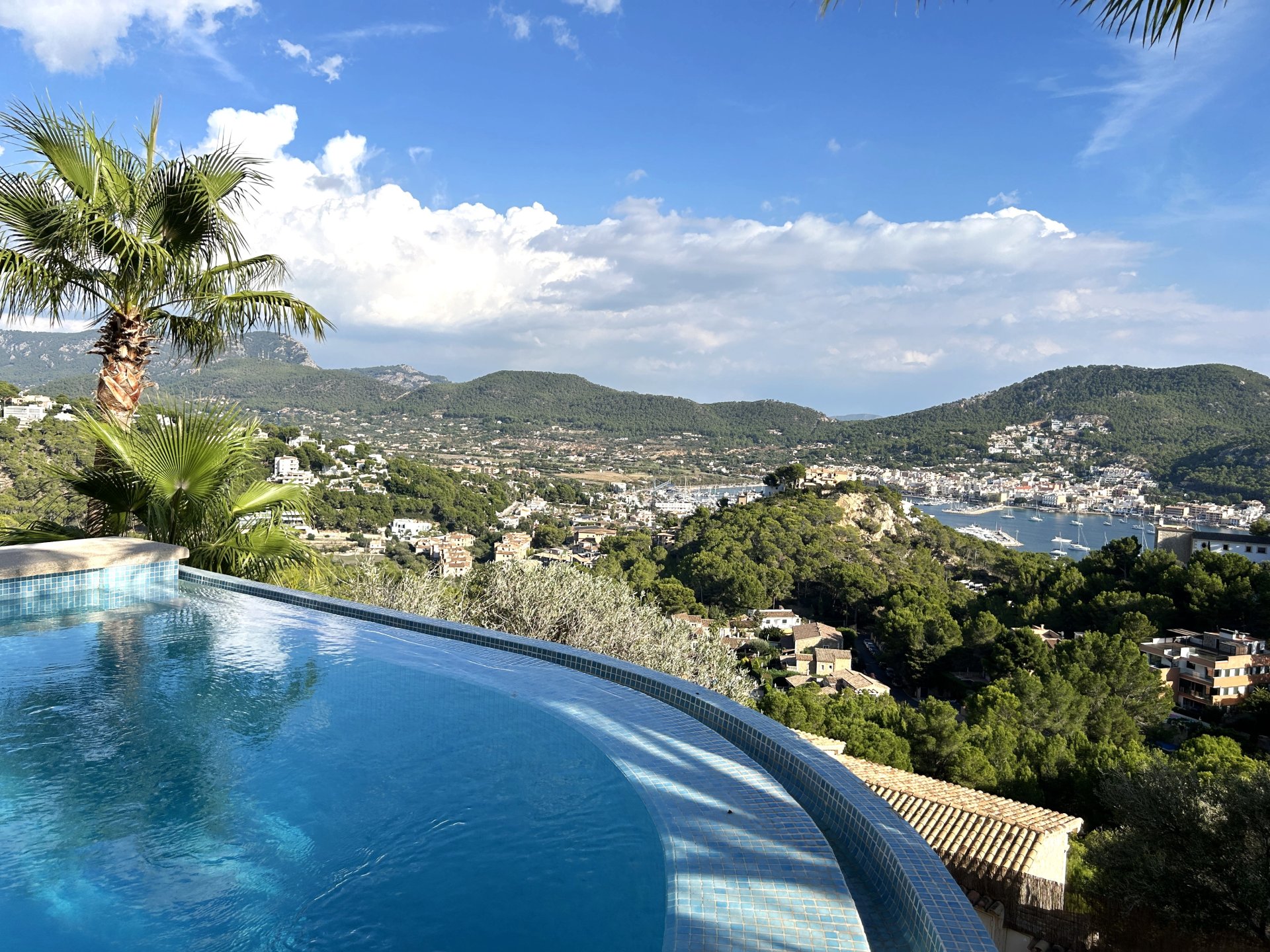 Villa in Mallorca, Spain 5 bedrooms, 350 sq.m. No. 193646