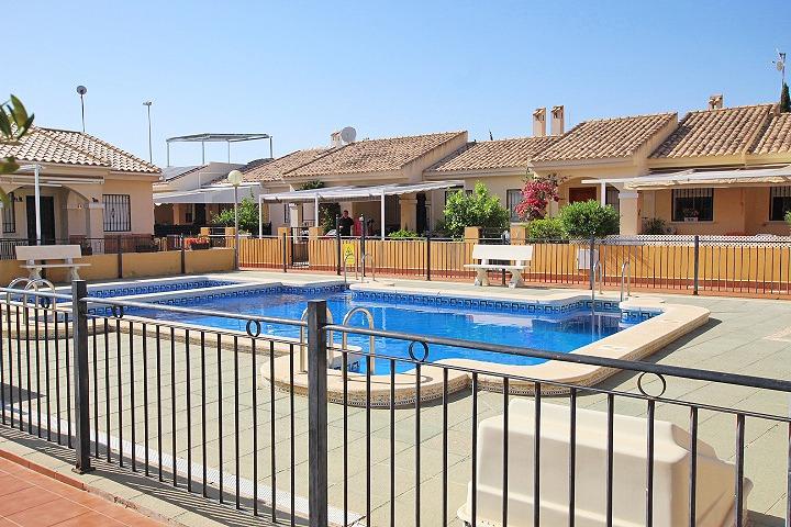 Bungalow à Guardamar del Segura, Alicante, Espagne 2 chambres, 86 m2 No. 190030