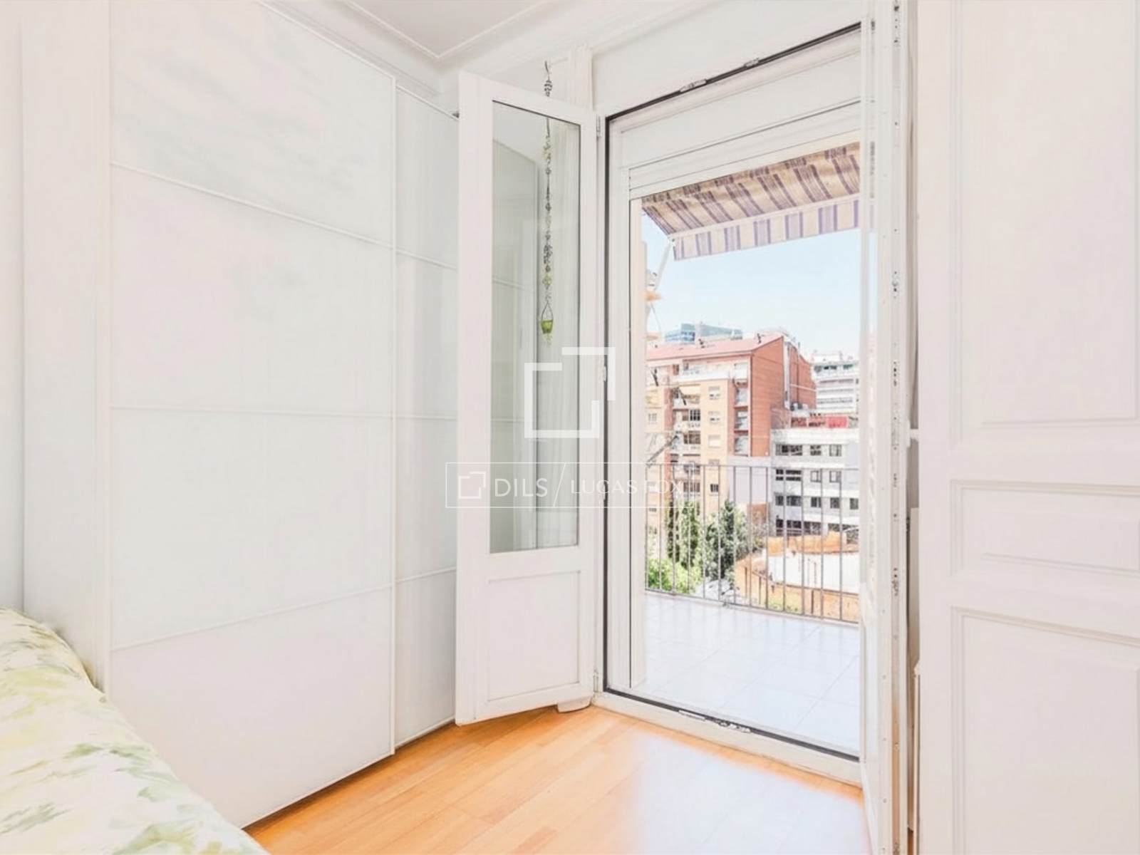 Apartamento en Barcelona, España 4 dormitorios, 128 m2 No. 168941