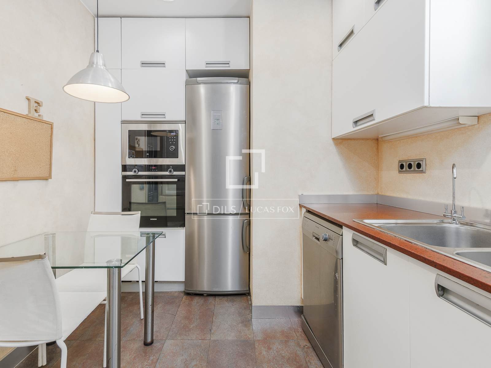 Apartamento en Barcelona, España 4 dormitorios, 128 m2 No. 168941