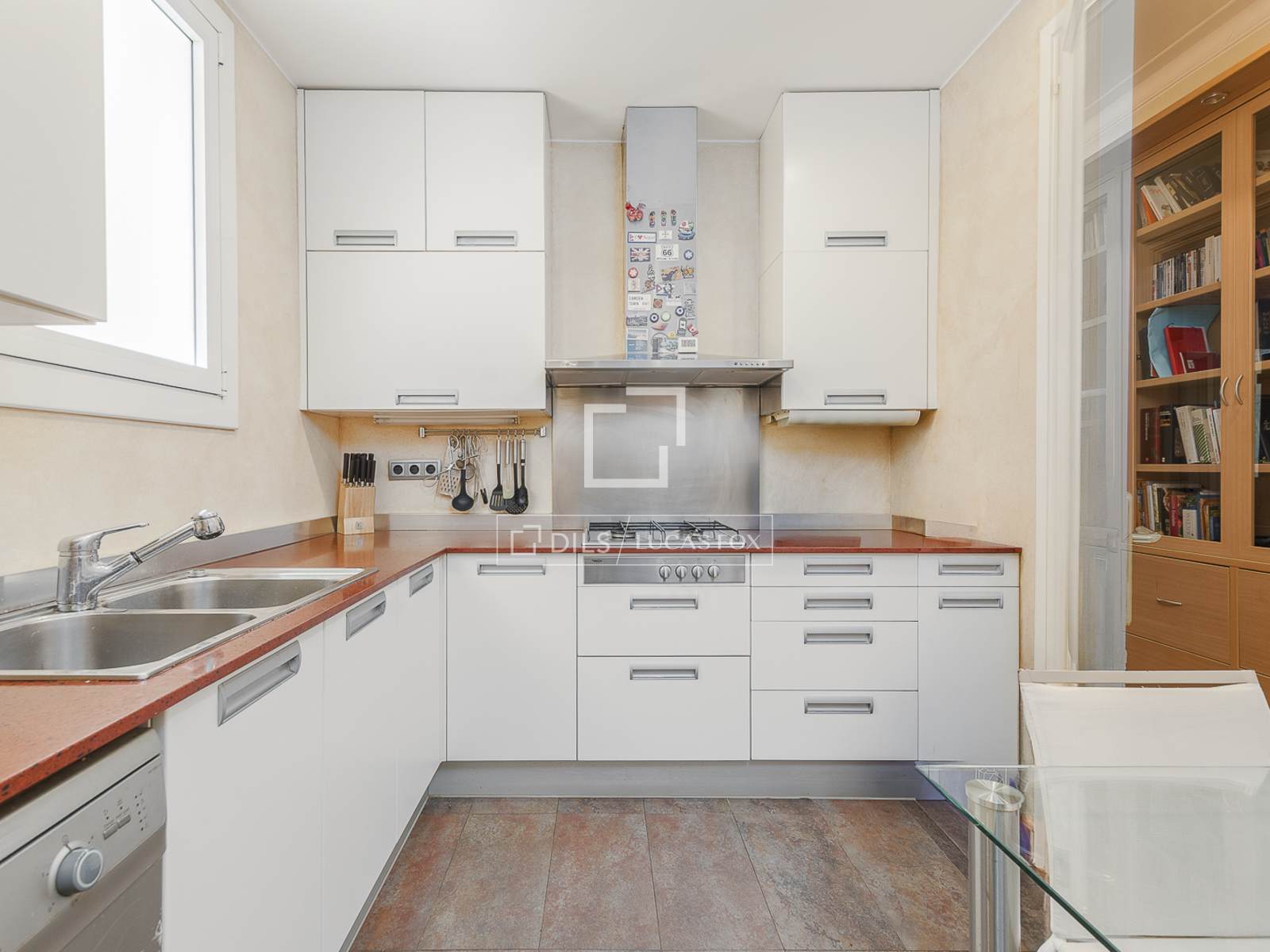 Apartamento en Barcelona, España 4 dormitorios, 128 m2 No. 168941