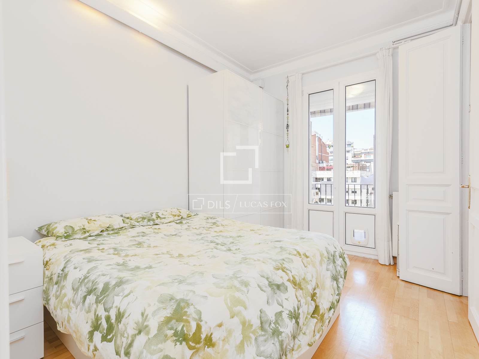 Apartamento en Barcelona, España 4 dormitorios, 128 m2 No. 168941