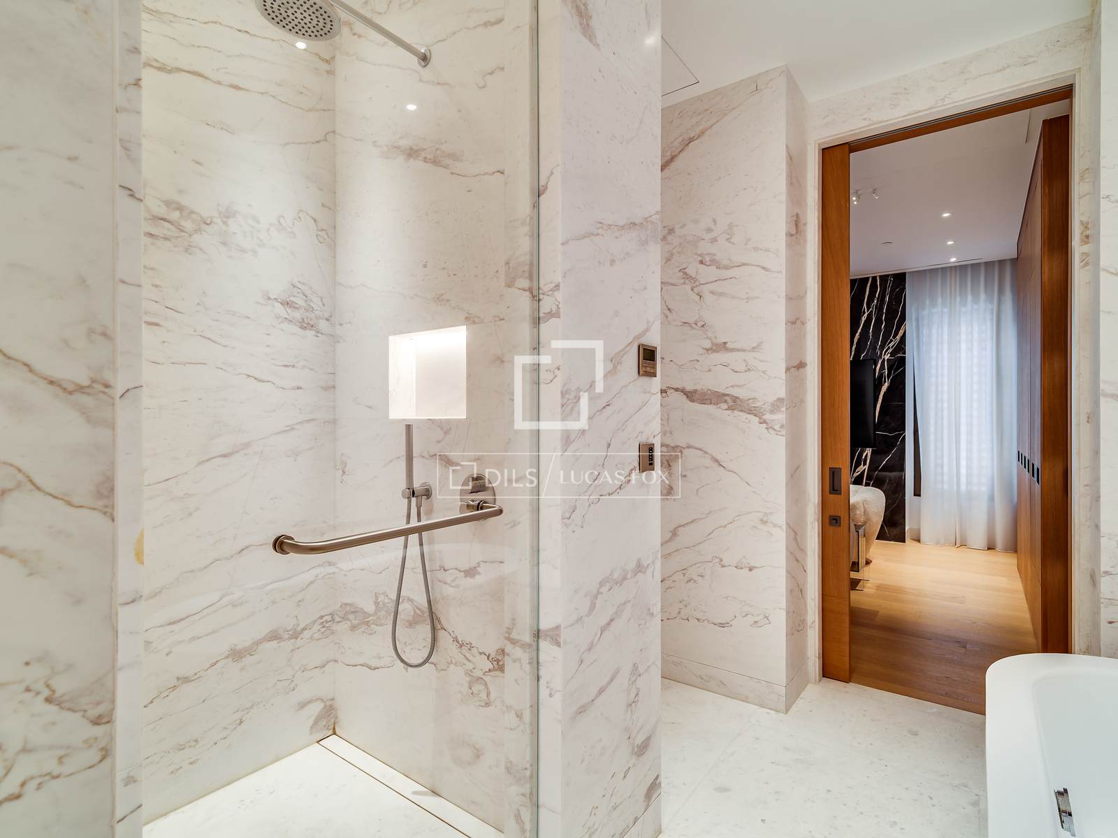 Apartamento en Barcelona, España 2 dormitorios, 186 m2 No. 168943