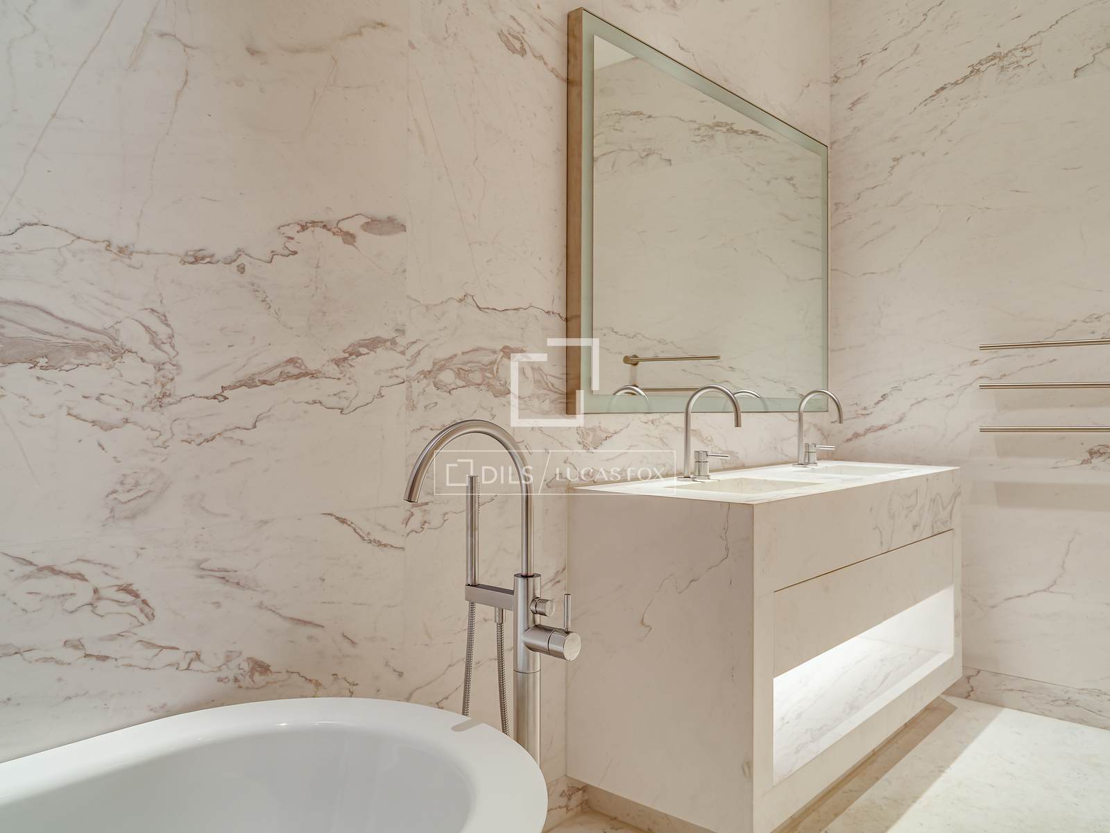 Apartamento en Barcelona, España 2 dormitorios, 186 m2 No. 168943