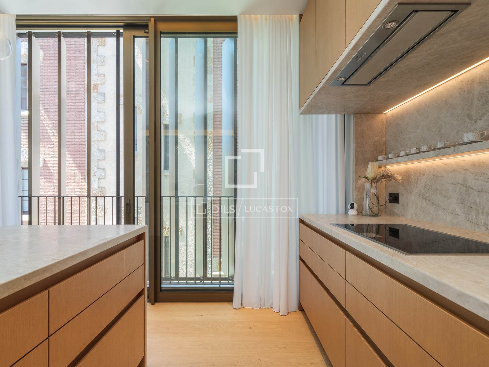 Apartamento en Barcelona, España 2 dormitorios, 186 m2 No. 168943