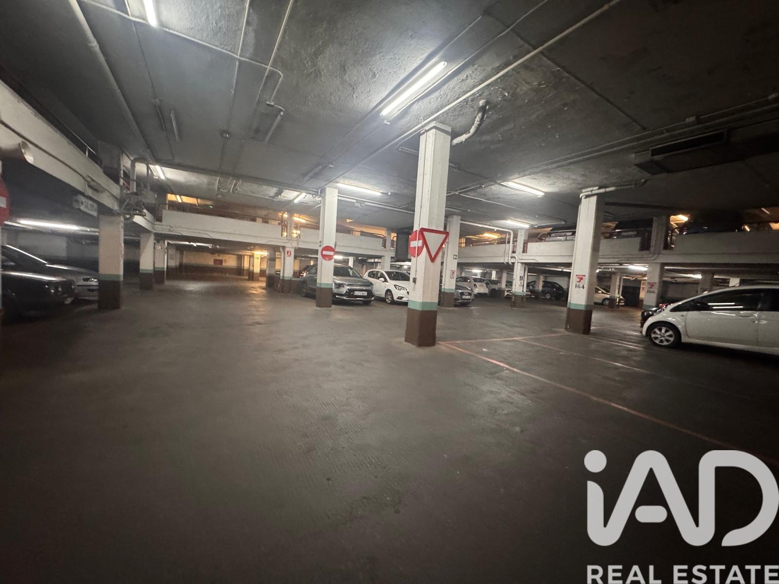 Garage i Madrid, Spanien 25 kvm. Nr. 193558