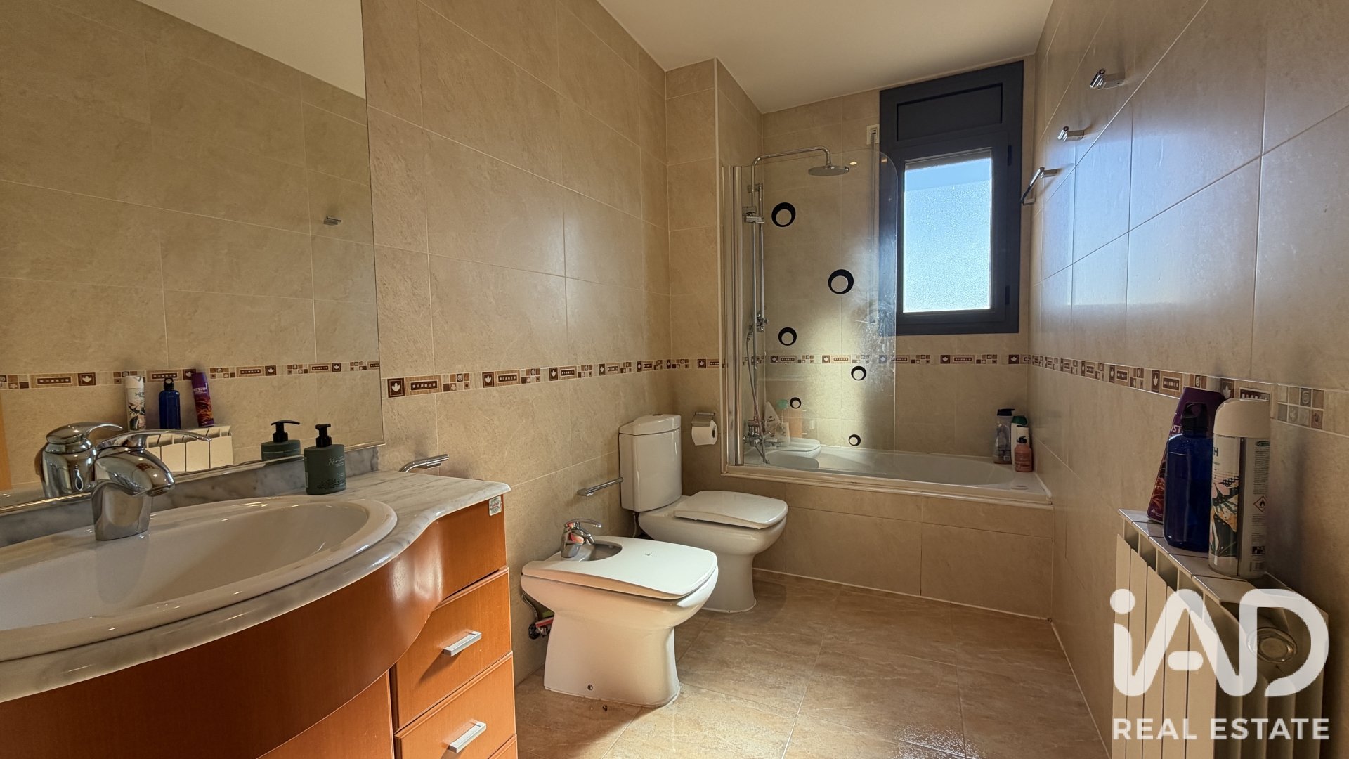 Сasa en Juneda, Lérida, España 3 dormitorios, 205 m2 No. 195846