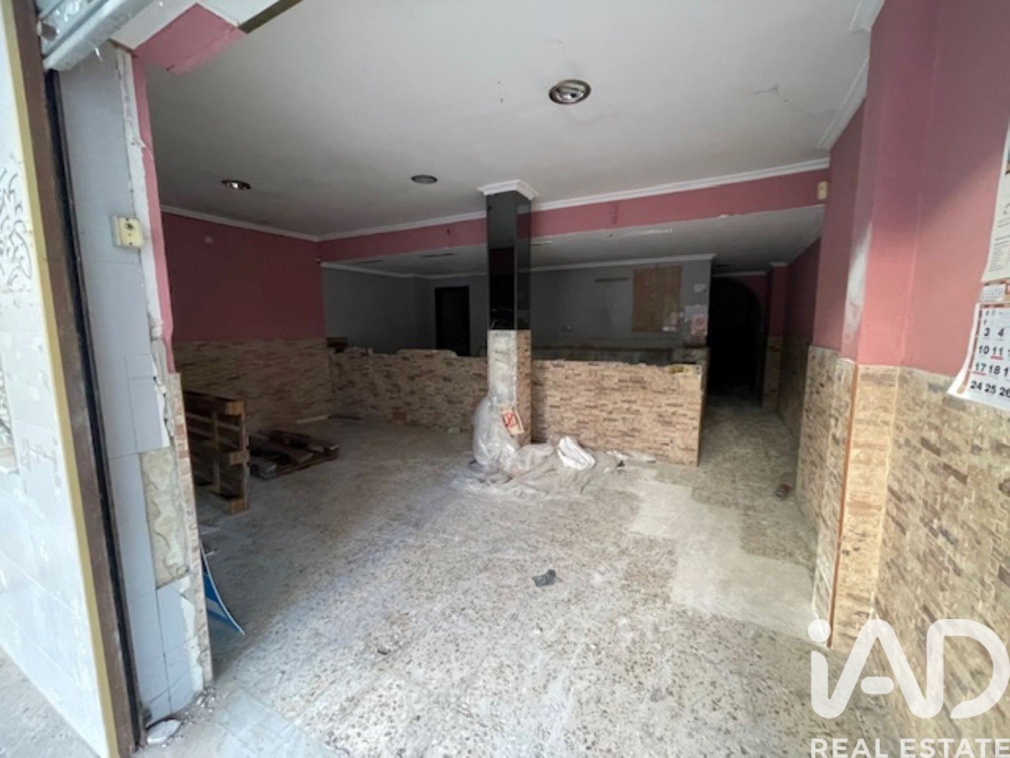 Propiedad comercial en Sevilla, España 102 m2 No. 185536