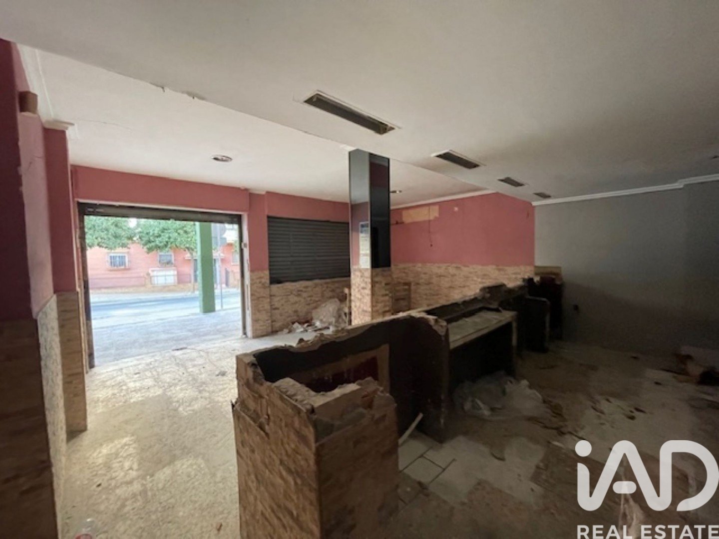 Propiedad comercial en Sevilla, España 102 m2 No. 185536