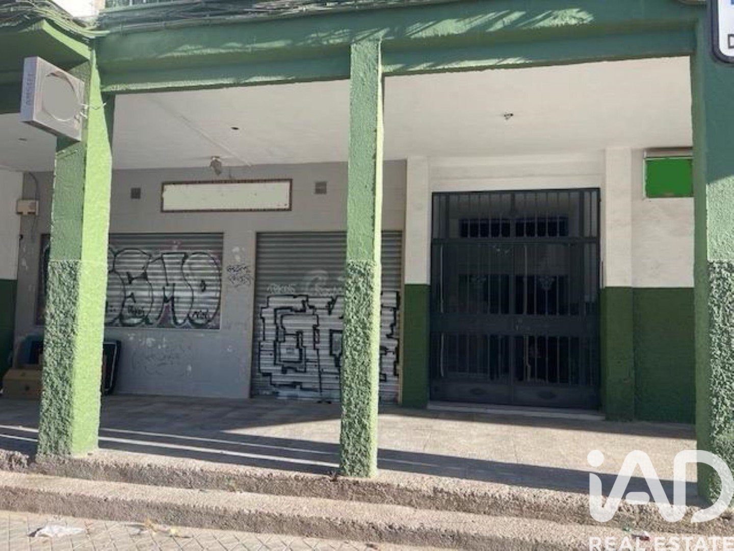 Propiedad comercial en Sevilla, España 102 m2 No. 185536