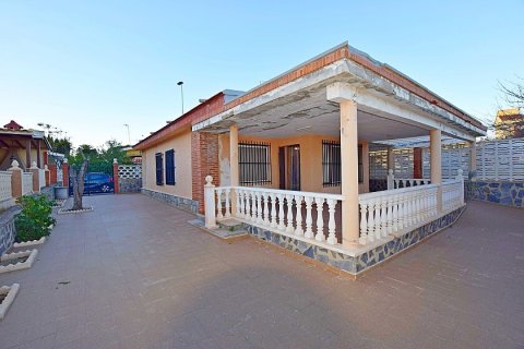 Villa a Torrevieja, Alicante, Spagna 3 camere da letto, 142 mq. N° 103385