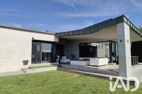 House in Villalobon, Palencia, Spain 4 bedrooms, 350 sq.m. No. 187636