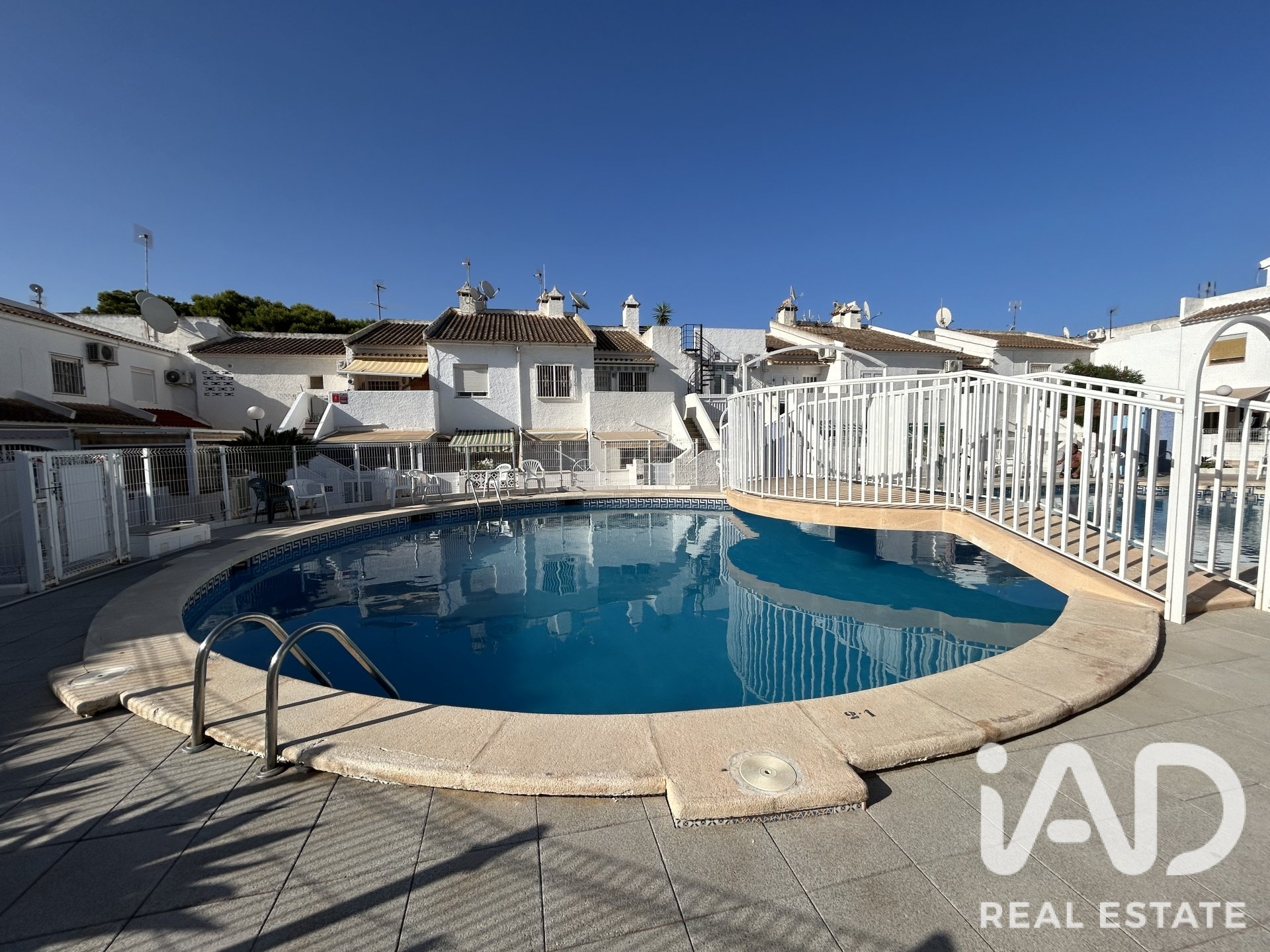 Townhouse in Torrevieja, Alicante, Spain No. 187637
