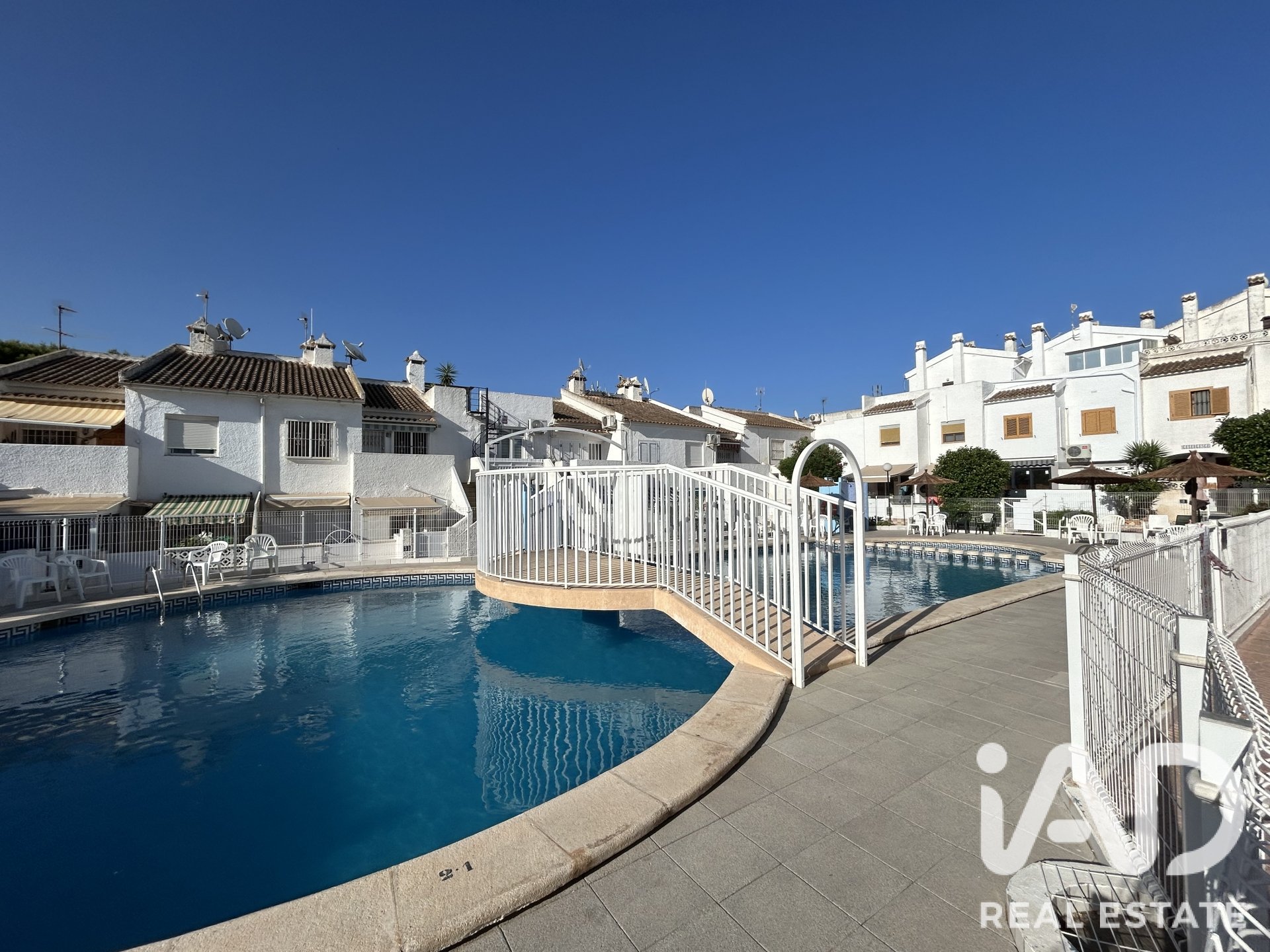Townhouse in Torrevieja, Alicante, Spain No. 187637
