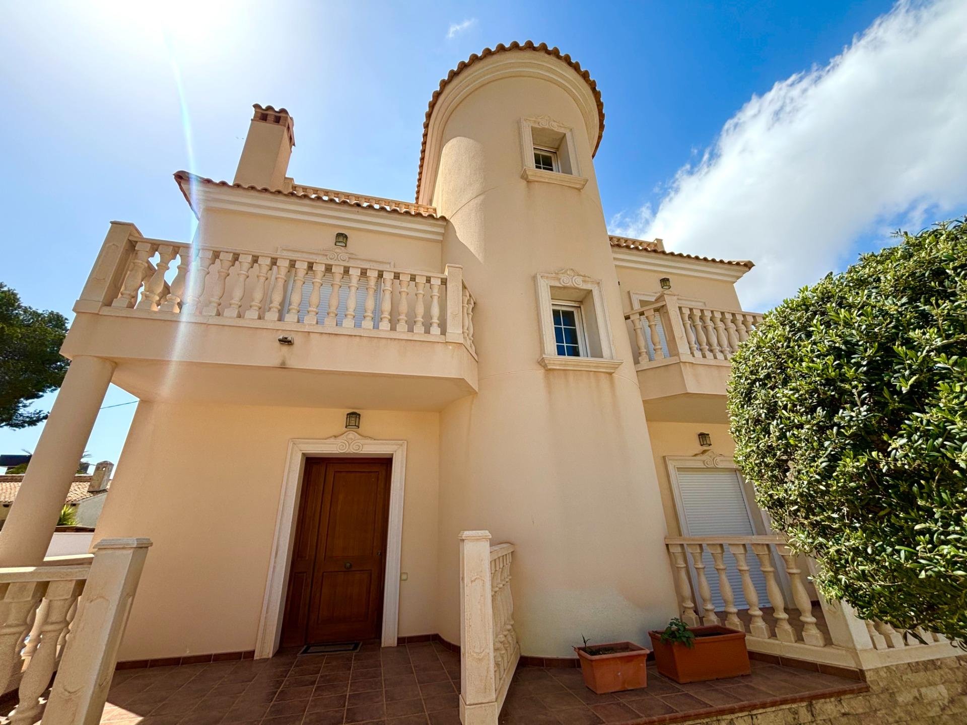 Villa a Cabo Roig, Alicante, Spagna 4 camere da letto, 261 mq. N° 194518