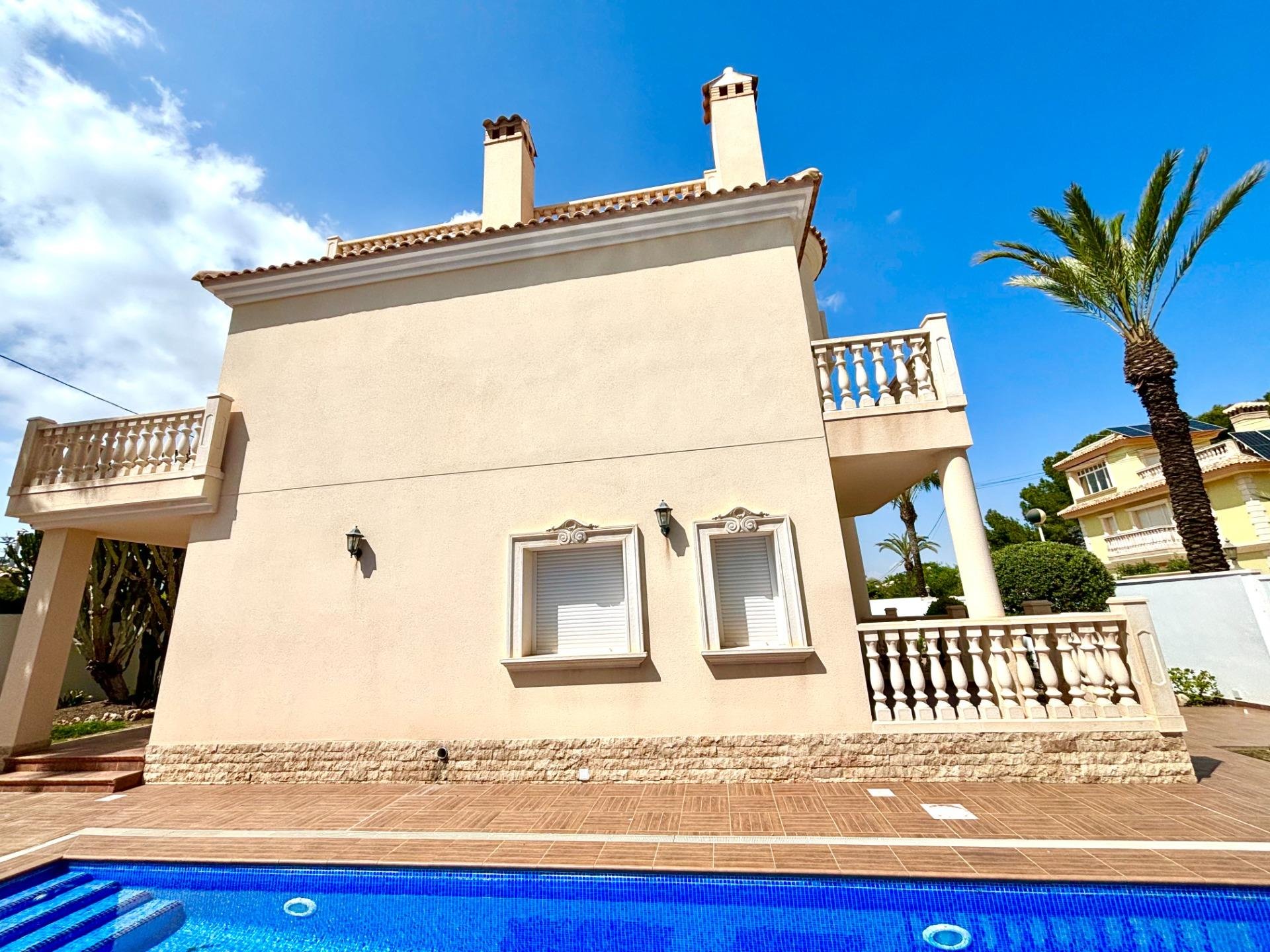 Villa a Cabo Roig, Alicante, Spagna 4 camere da letto, 261 mq. N° 194518
