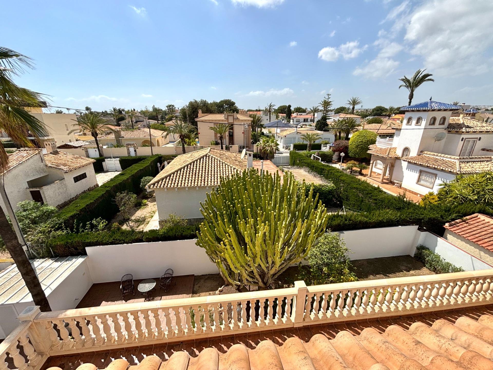 Villa a Cabo Roig, Alicante, Spagna 4 camere da letto, 261 mq. N° 194518