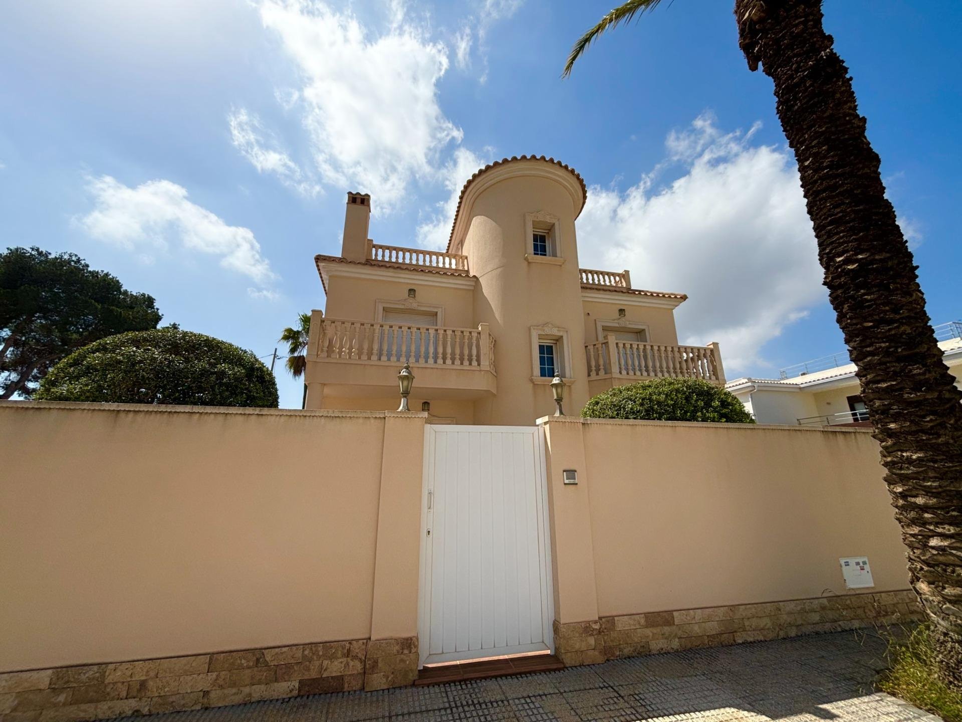 Villa a Cabo Roig, Alicante, Spagna 4 camere da letto, 261 mq. N° 194518