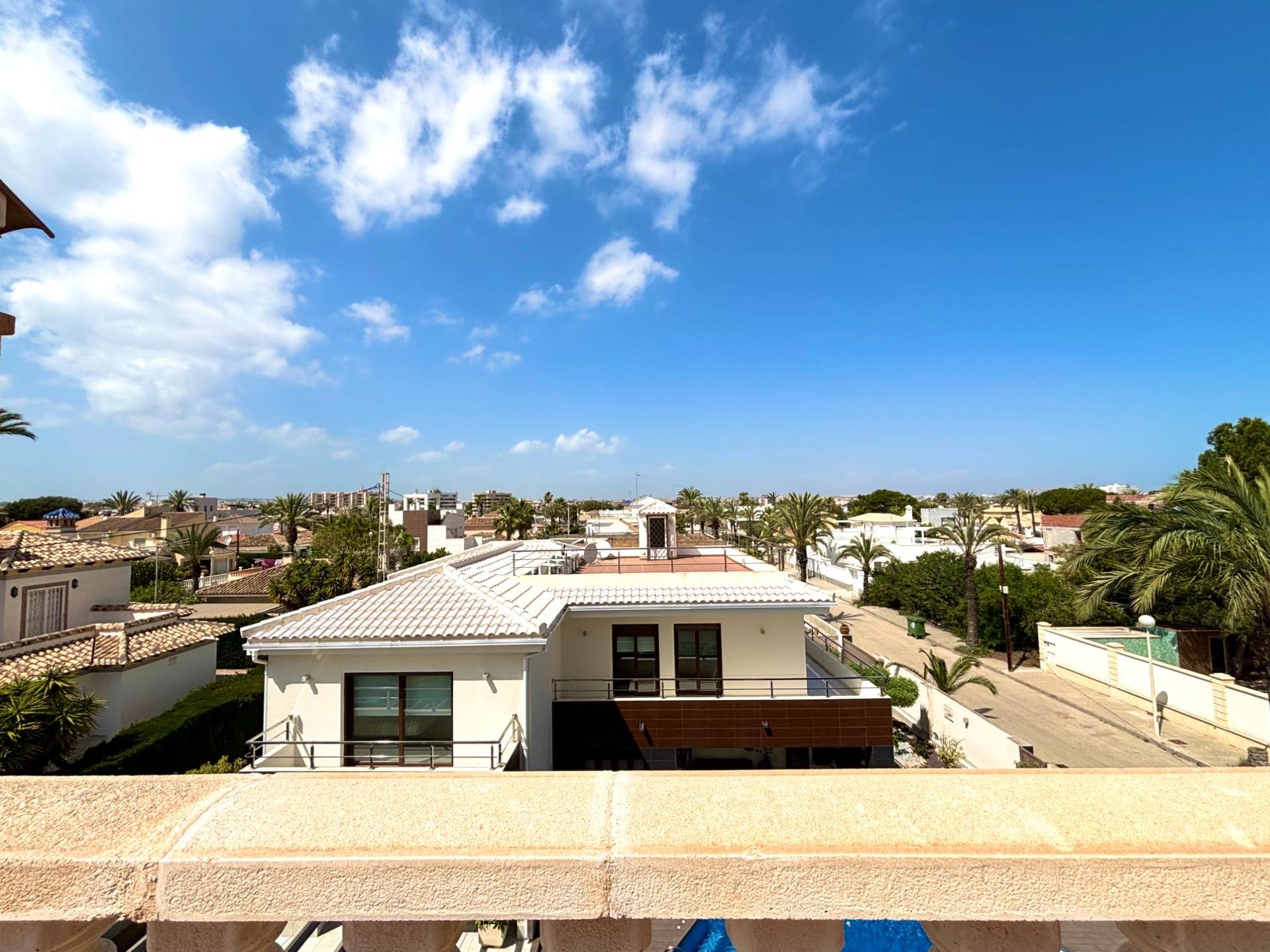 Villa a Cabo Roig, Alicante, Spagna 4 camere da letto, 261 mq. N° 194518