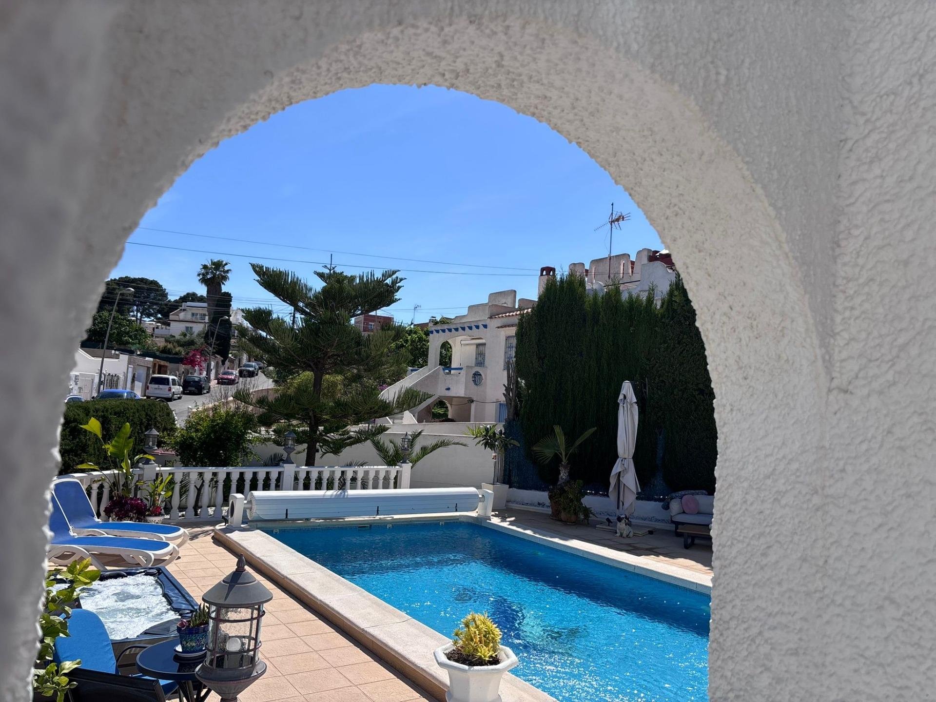 Villetta a schiera a Los Balcones, Alicante, Spagna 2 camere da letto, 133 mq. N° 194517