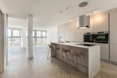 Квартира в Барселона, Испания 2 спальни, 95м2 №140807