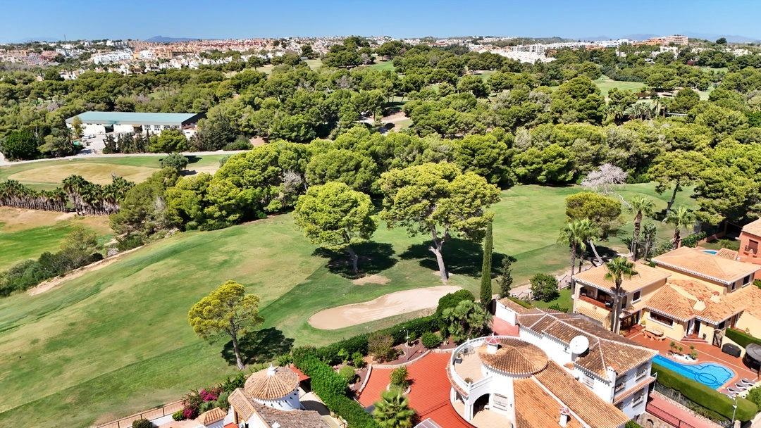 Villa en Villamartin, Alicante, España 5 dormitorios, 200 m2 No. 190092