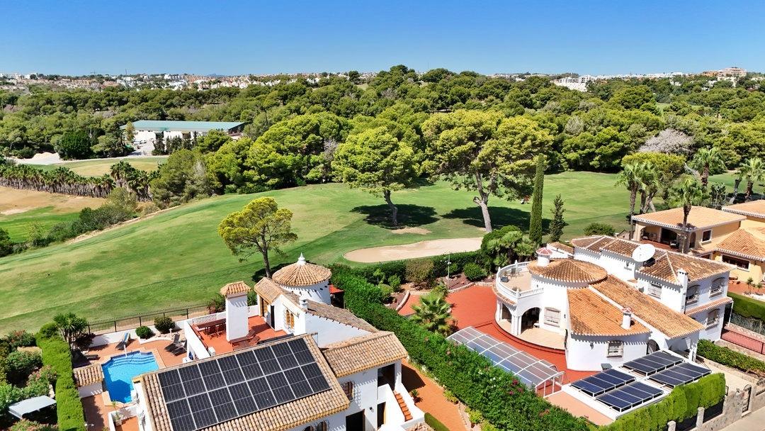 Villa en Villamartin, Alicante, España 5 dormitorios, 200 m2 No. 190092