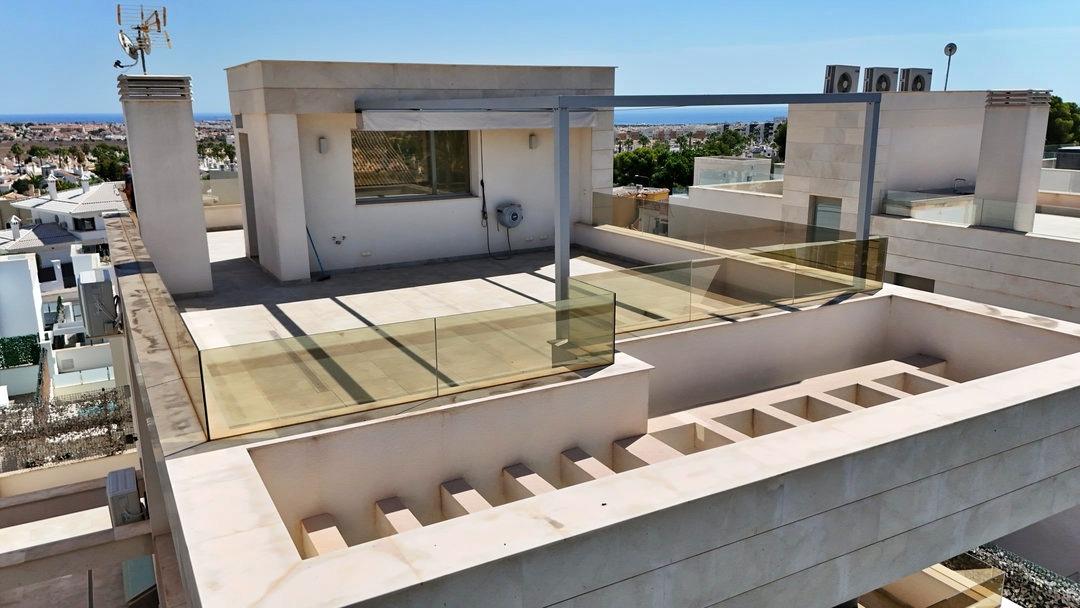 Villa en Villamartin, Alicante, España 5 dormitorios, 200 m2 No. 190092