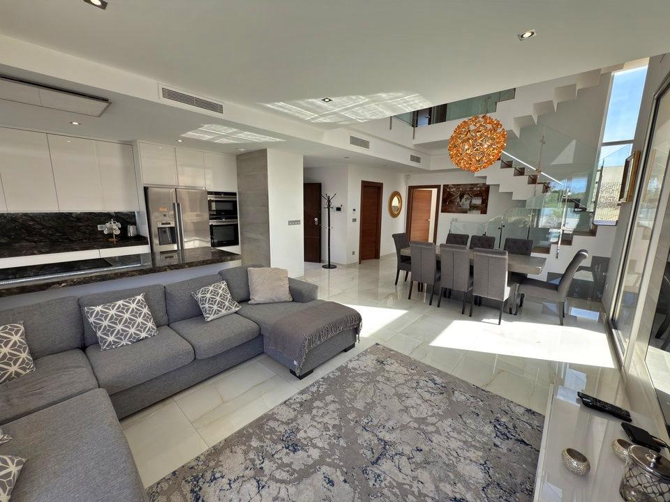 Villa en Villamartin, Alicante, España 5 dormitorios, 200 m2 No. 190092