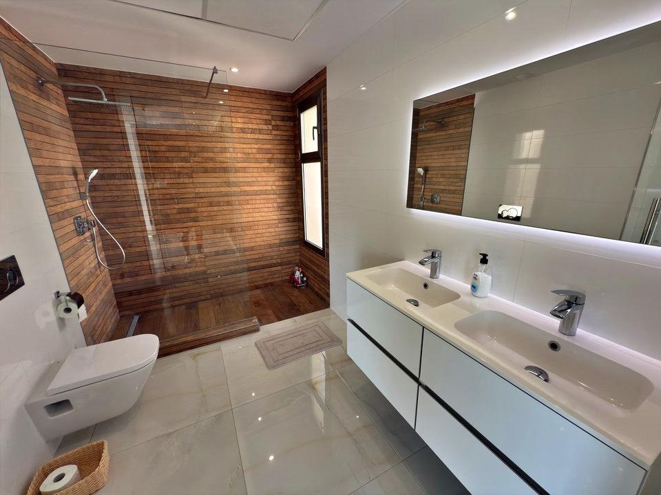 Villa en Villamartin, Alicante, España 5 dormitorios, 200 m2 No. 190092