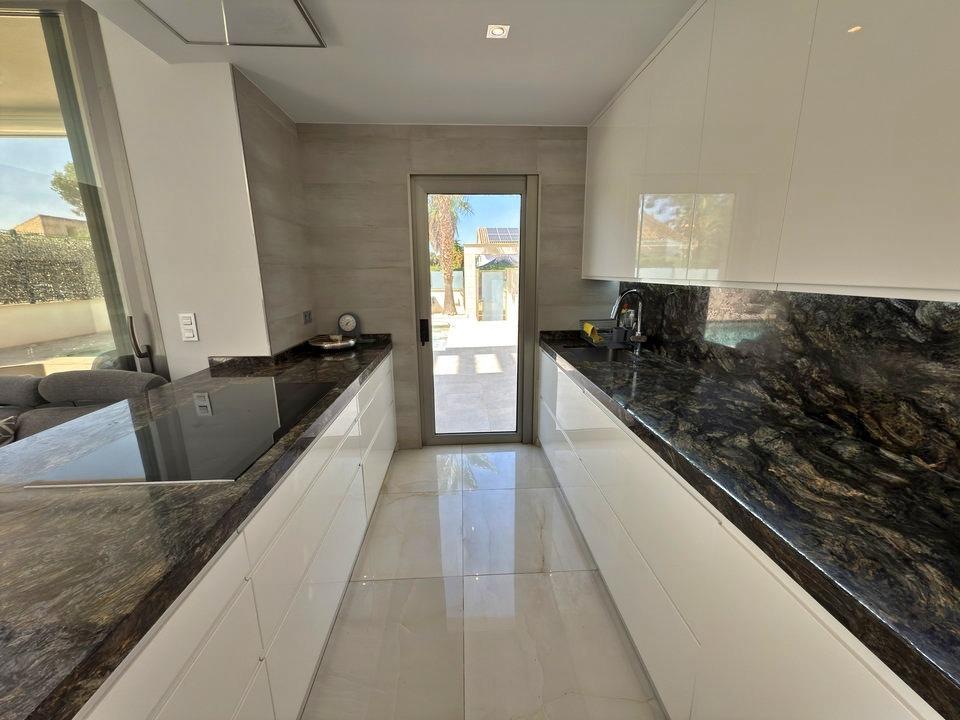 Villa en Villamartin, Alicante, España 5 dormitorios, 200 m2 No. 190092