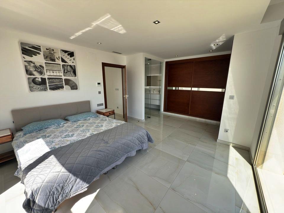 Villa en Villamartin, Alicante, España 5 dormitorios, 200 m2 No. 190092