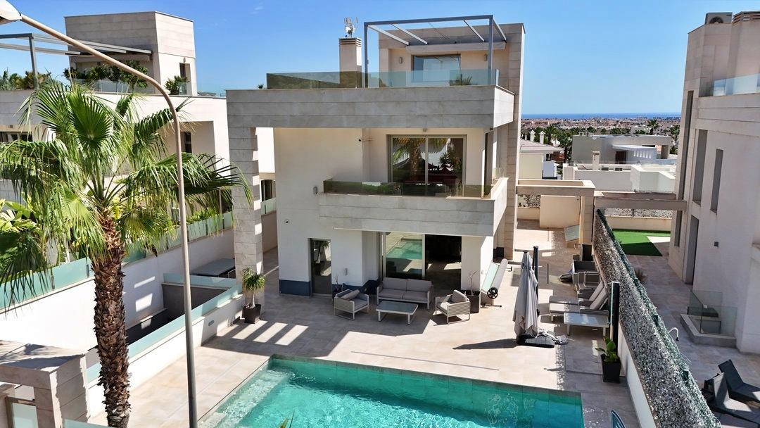 Villa en Villamartin, Alicante, España 5 dormitorios, 200 m2 No. 190092