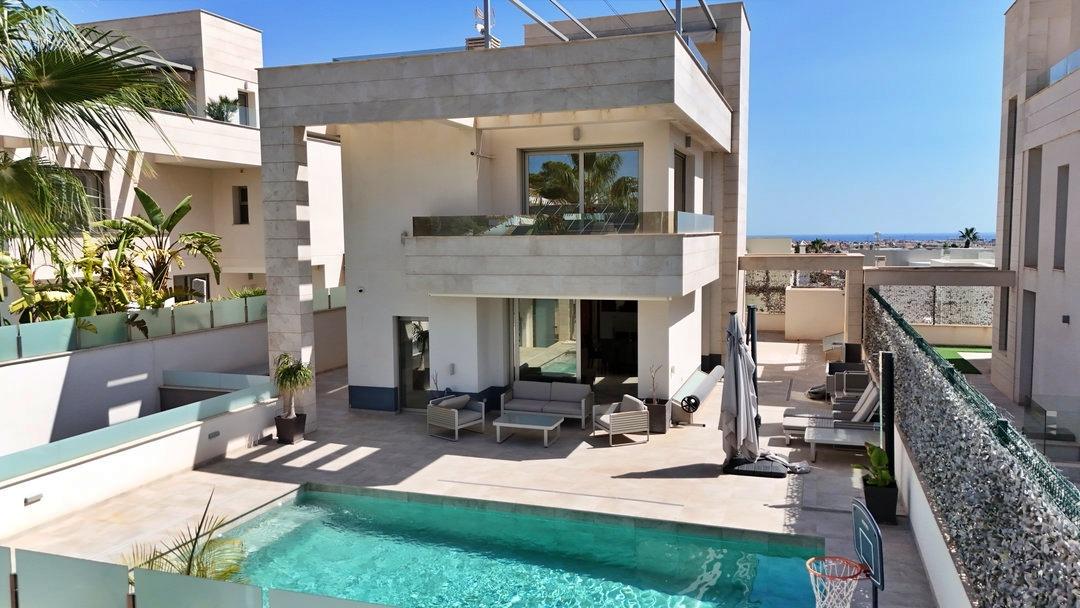 Villa en Villamartin, Alicante, España 5 dormitorios, 200 m2 No. 190092