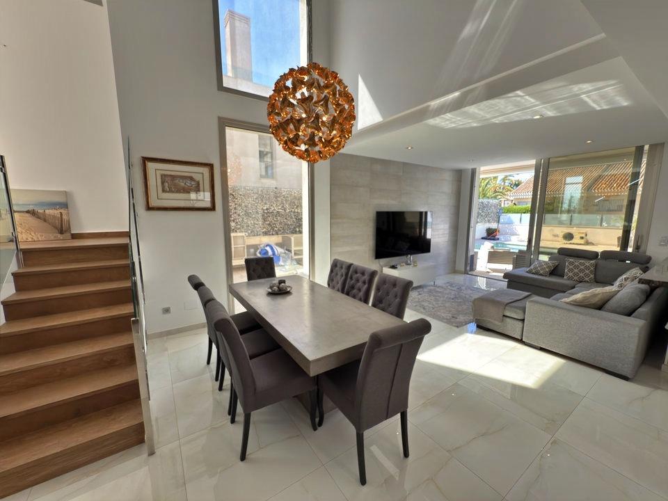 Villa en Villamartin, Alicante, España 5 dormitorios, 200 m2 No. 190092