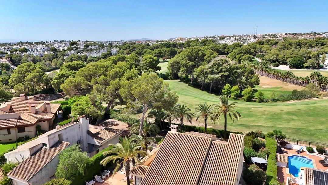 Villa en Villamartin, Alicante, España 5 dormitorios, 200 m2 No. 190092