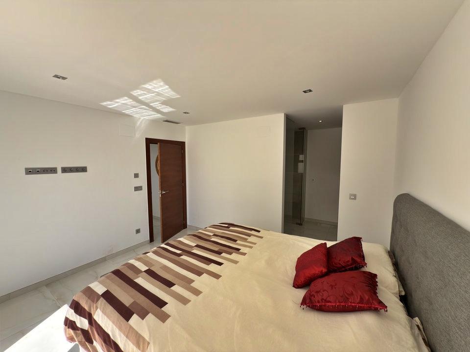 Villa en Villamartin, Alicante, España 5 dormitorios, 200 m2 No. 190092