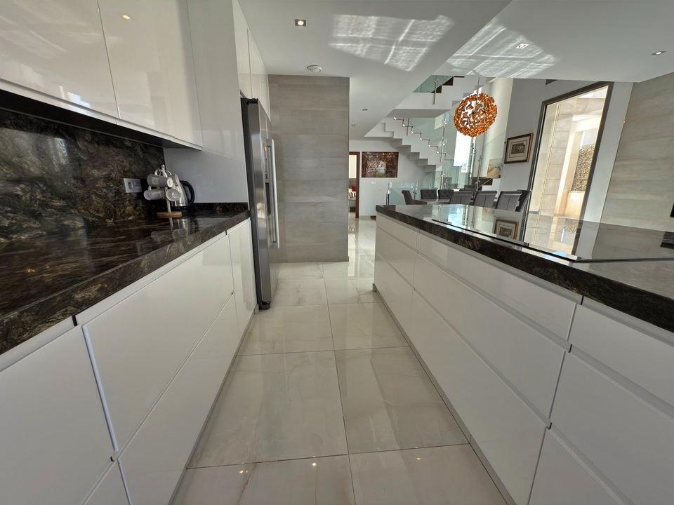 Villa en Villamartin, Alicante, España 5 dormitorios, 200 m2 No. 190092