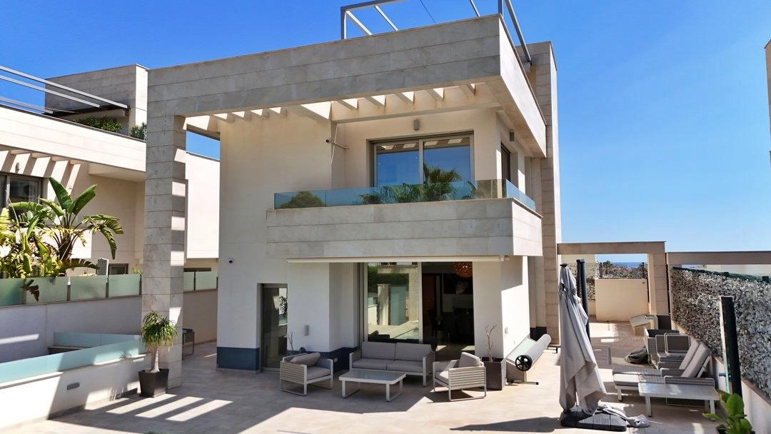 Villa en Villamartin, Alicante, España 5 dormitorios, 200 m2 No. 190092