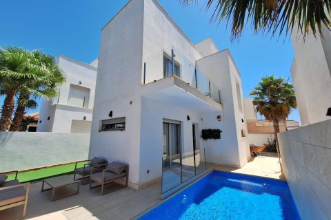 Villa i Torrevieja, Alicante, Spanien 3 sovrum,  Nr. 190093