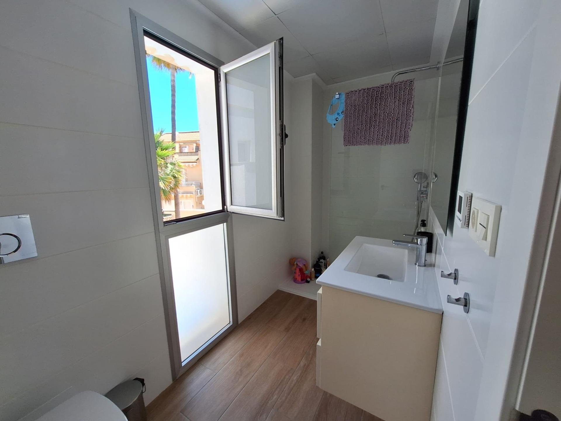 Villa à Torrevieja, Alicante, Espagne 3 chambres,  No. 190093